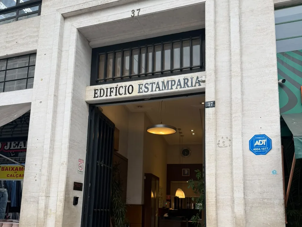 Fachada do Edifício Estamparia, nº 37 da Rua da Consolação, onde fica o escritório da Luzitana
